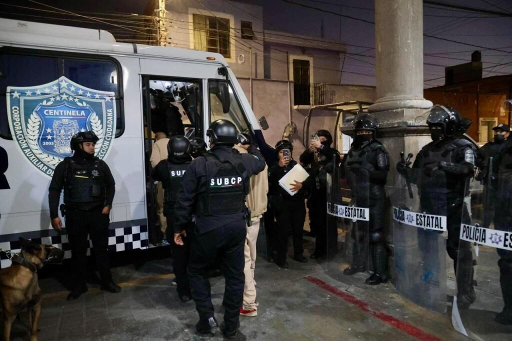 Traslado de reos del penal de San Pedro Cholula a Tepexi