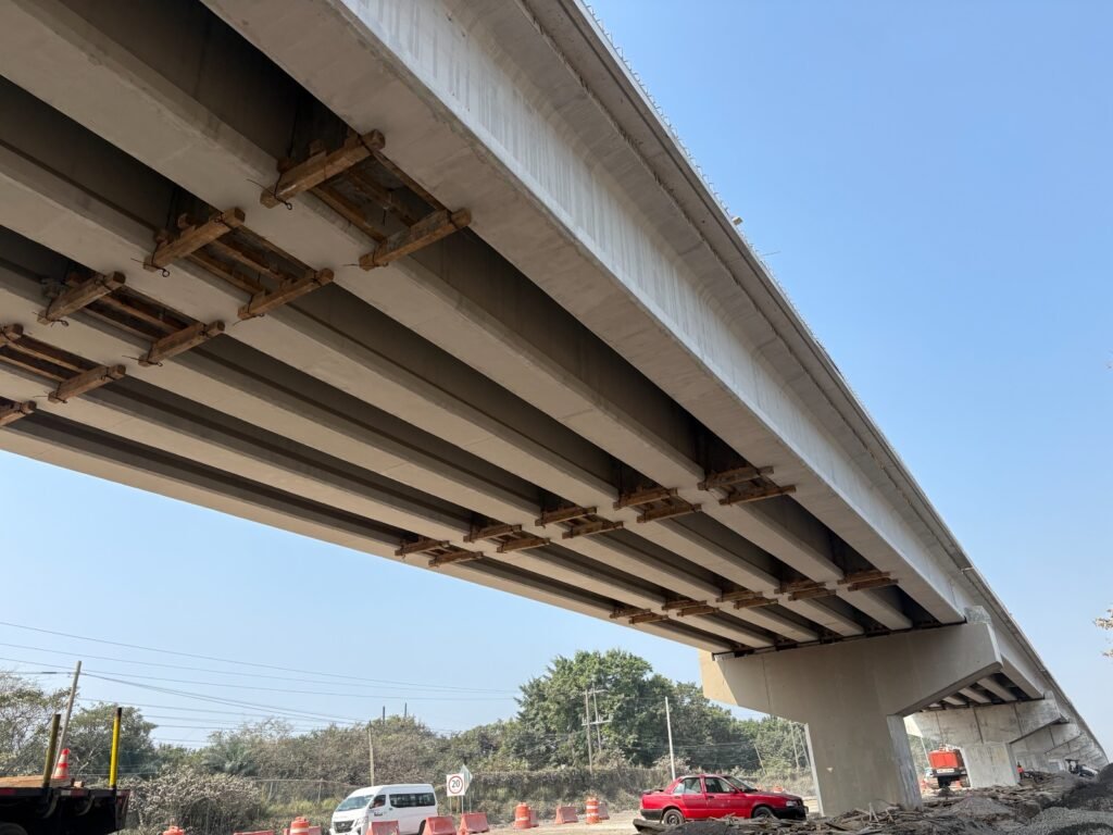Puente del distribuidor vial de acceso al Puerto de Veracruz